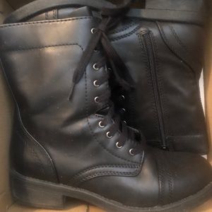 Arizona Judson Black Boots